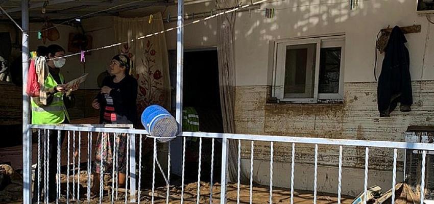 İzmir Büyükşehir Belediyesi’nin sel mağdurlarına takviyesi 13 milyon lirayı aştı
