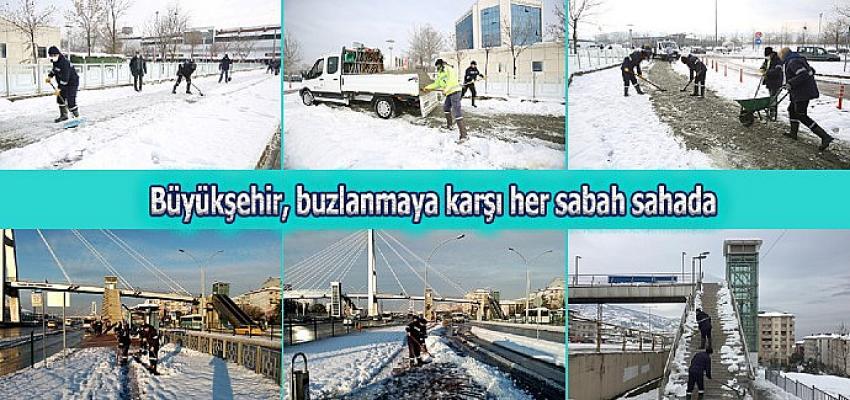 Kocaeli Büyükşehir Belediyesi, buzlanmaya karşı her sabah alanda