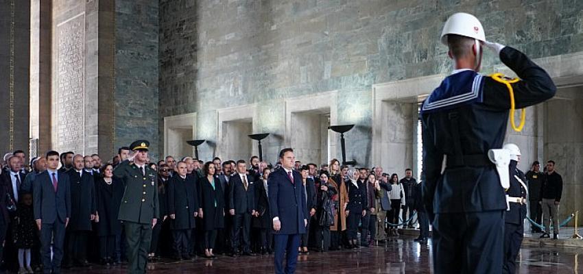 Ali Babacan, Anıtkabir Özel Defteri’ni İmzaladı