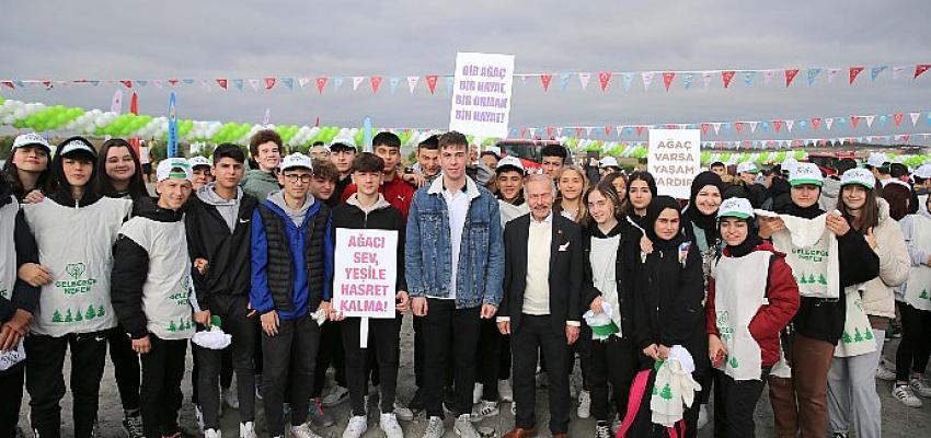 Bayrampaşa Belediyesi’nden 17 bin öğrenci için 17 bin fidan