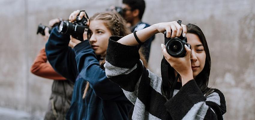 Canon, genç yeteneklere fotoğrafçılık konusunda ilham ve eğitim vererek gelişimlerini desteklediği Gençlik Programı’na (Young People Programme) Türkiye’de TOÇEV iş birliği ile başlıyor