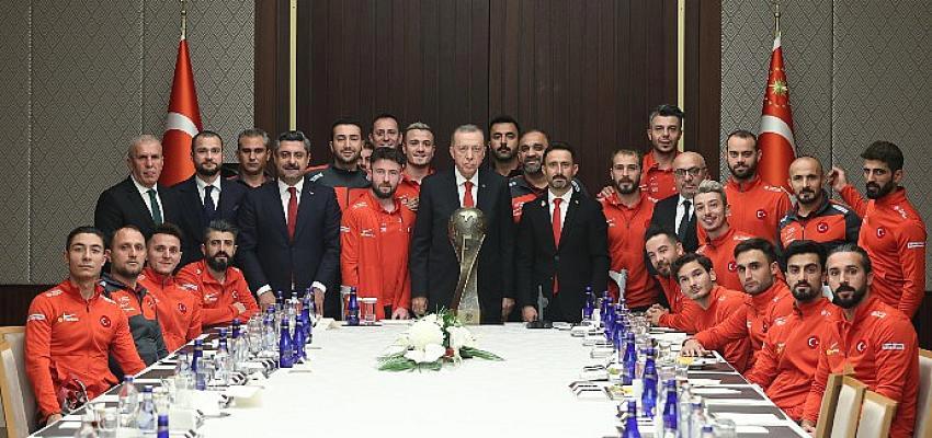 Cumhurbaşkanı Erdoğan, Ampute Futbol ulusal Kadrosunu kabul etti
