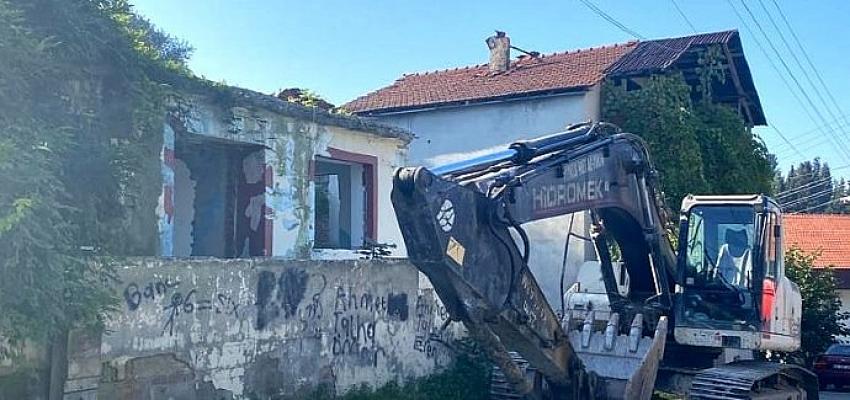 Gölcük’te Yıkılan Orta Hasarlı Ya Da Metruk Bina Sayısı 107 Oldu