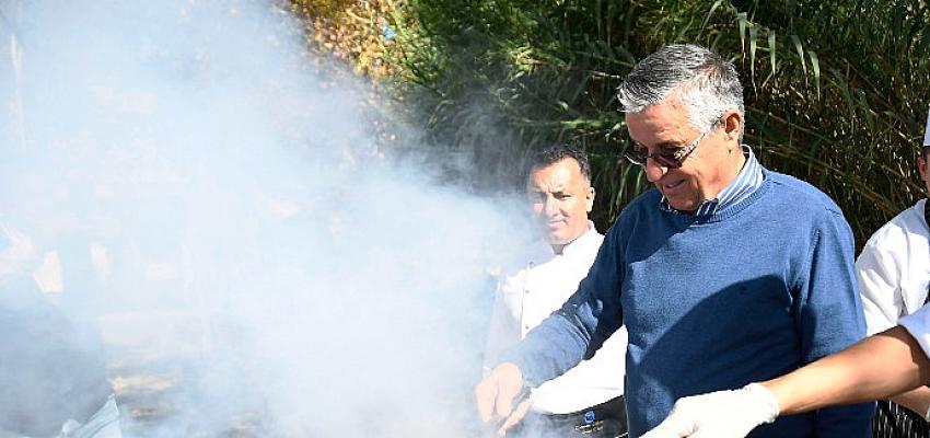 Kemer Belediye Lideri Necati Topaloğlu’ndan öğrencilere mangal partisi düzenledi