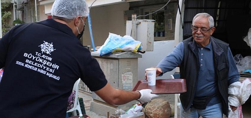 Pazarcı esnafı sabahları yapılan çorba ikramından şad kaldı