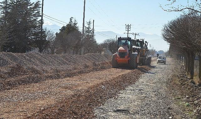 Antalya Büyükşehir bozuk yolları konforlu hale getiriyor