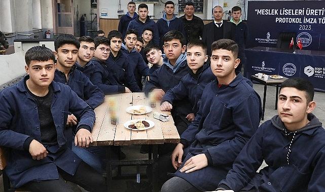 Bergama’nın parklarını öğrencilerin yaptığı banklar süsleyecek