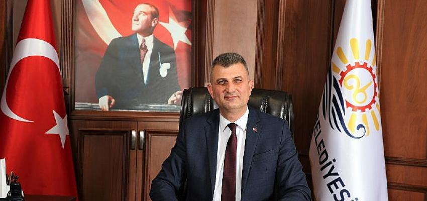 Gölcük Belediye Başkanı Ali Yıldırım Sezer’den Öğretmenler Günü Mesajı