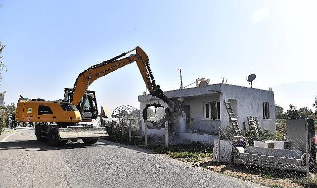 Kaçak ve metruk yapılar tek tek yıkıldı