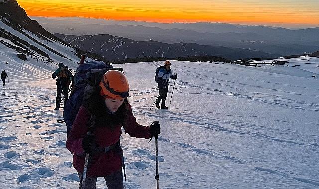 TEV Mezun Bursiyeri Müge Naoko Gönül, Kızlar İçin Kilimanjaro Dağı’na Tırmanacak