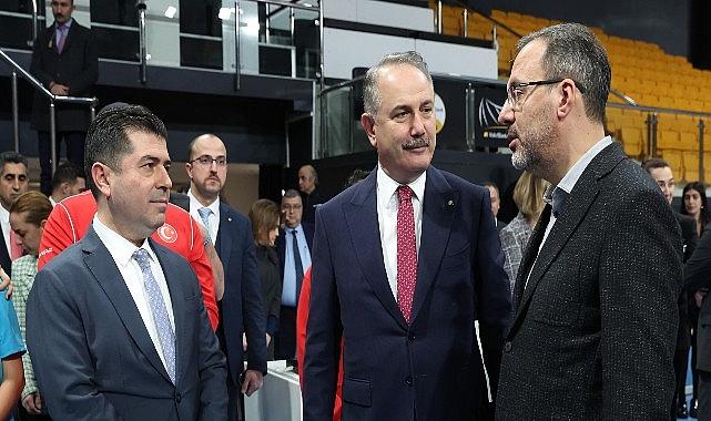 VakıfBank Spor Kulübü, Gençlik ve Spor Bakanı Dr. Mehmet Muharrem Kasapoğlu ve Kars’ın genç sultanlarını ağırladı