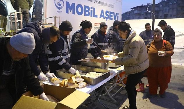 Antalya Büyükşehir Belediyesi 10 gündür depremzedelerin yanında