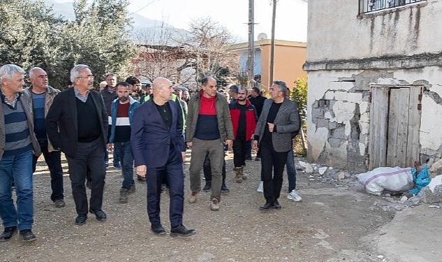 Başkan Soyer Osmaniye’de depremden etkilenen köyleri ziyaret etti “Siz yeter ki üretin”