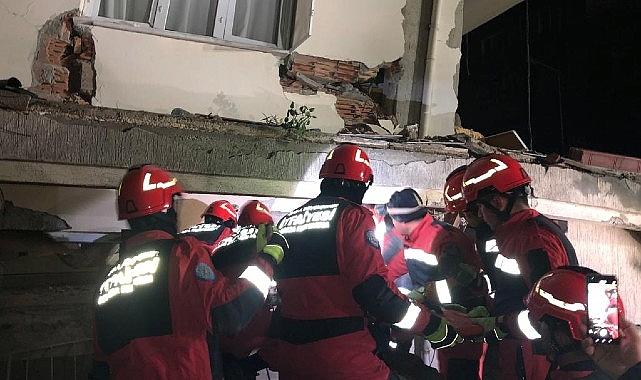 Büyükşehir Ekipleri Hatay’da Enkazın Altından Bir Aileyi Sağ Çıkardı