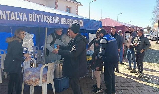 Depremzedeler sıcak çorba ile karşılanıyor