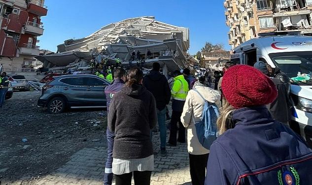 Gaziemir Belediyesi’nin sağlıkçıları depremzedelere şifa oluyor