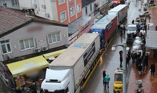 Gölcüklüler Depremzedeler İçin Seferber Oldu 3 Tır Yola Çıktı