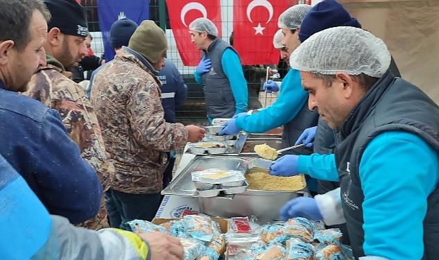 İstanbul Büyükşehir Belediyesi (İBB) Hatay’da Sıcak Yemek Dağıtmaya Başladı