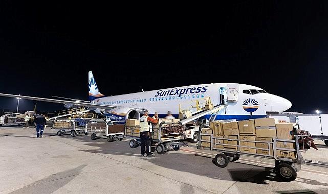 SunExpress’in Almanya’dan gelen yardımları taşıyan ilk kargo uçağı Antalya’ya ulaştı