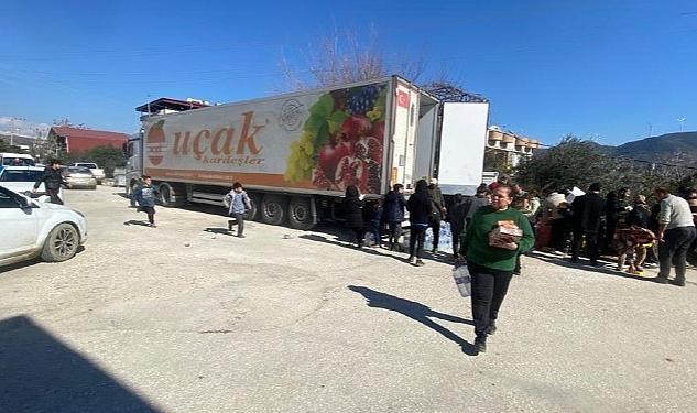 Yaş meyve sebze sektörü, araçları ile Türkiye’nin yardımlarını deprem bölgesine taşıyor