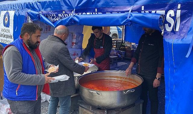 Antalya Büyükşehir Belediyesi’nin deprem bölgesine desteği sürüyor