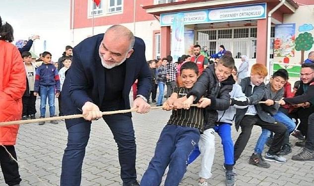 Başkan Sandıkçı Deprem Bölgesinde Depremzedelerle İftar Yaptı