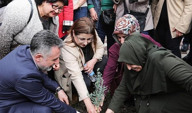 CHP Bayraklı, kadınlar anısına fidan dikti