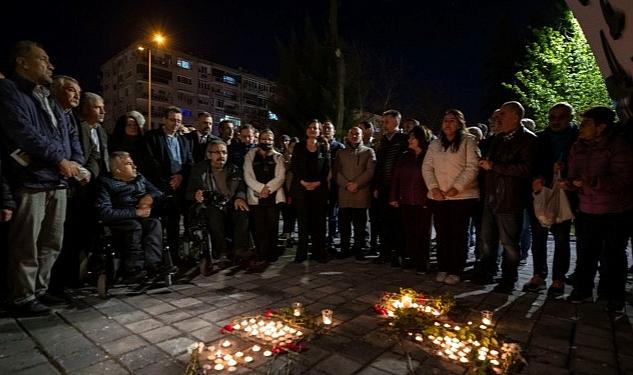 Depremde yitirilen canlar için İzmir’den “sessiz çığlık” yükseldi