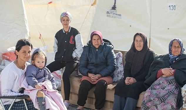 Depremzede kadınlar 8 Mart’ı buruk karşıladı “Ne güzel yaşıyorduk, sıcak bir yuvamız vardı”