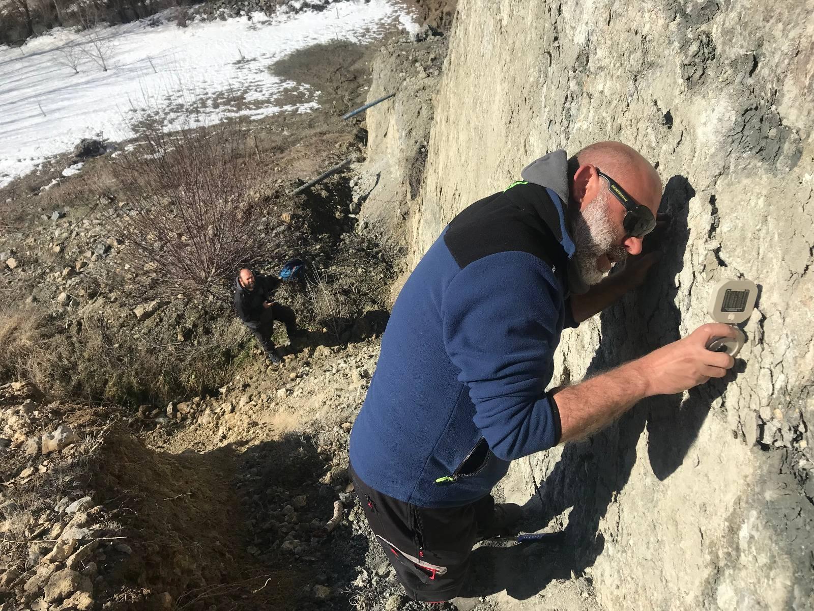 DEÜ’lü Jeoloji ve Jeofizik Mühendislerinden Depremler Sonrası Saha Çalışması