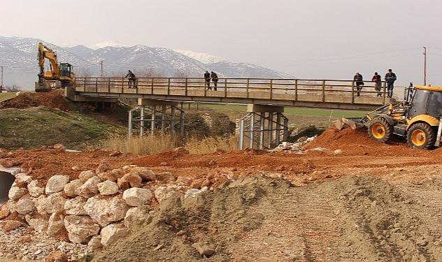 Elmalı Bayralar Mahallesi’nde Köprü İnşaatına Başlandı