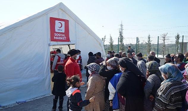 Kızılay’ın Deprem Bölgesindeki Yardım Seferberliği 6 ilde 12 sosyal market hizmet veriyor