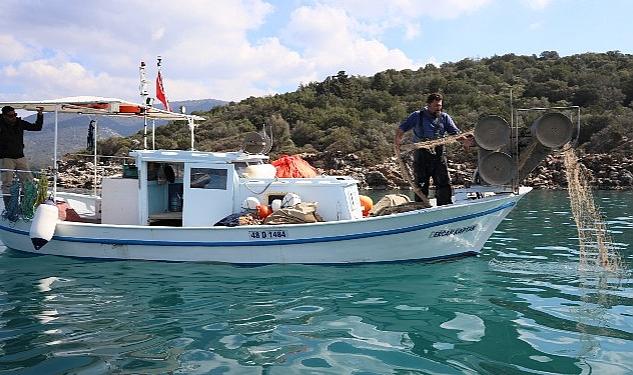 Muğla Balıkçıları Bu Kez Afetzedeler İçin Ağ Attı