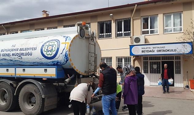 Muğla Büyükşehir Ekipleri Çadır Kentlerin Su İhtiyaçlarını Karşılıyor