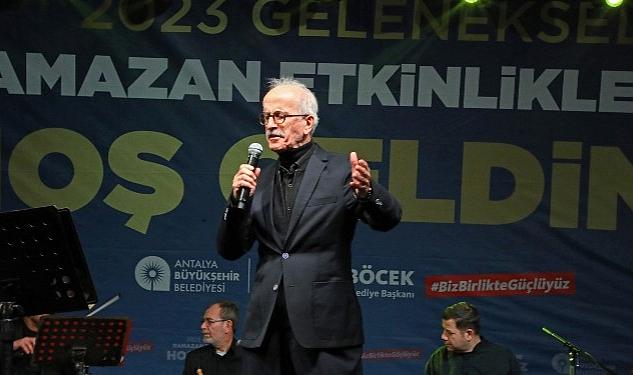 Antalya Büyükşehir Belediyesi’nin Karaalioğlu Parkı’nda düzenlediği Ramazan etkinlikleri kapsamında usta sanatçı Sami Özer, Tasavvuf Müziği konseri verdi