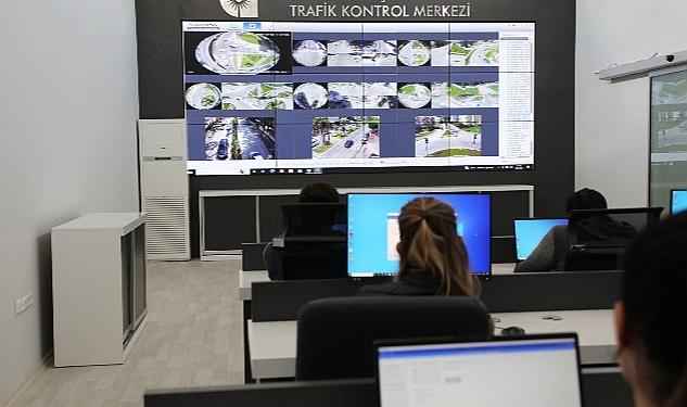 Antalya Büyükşehir kavşakları Trafik Kontrol Merkezi’nden izleyecek