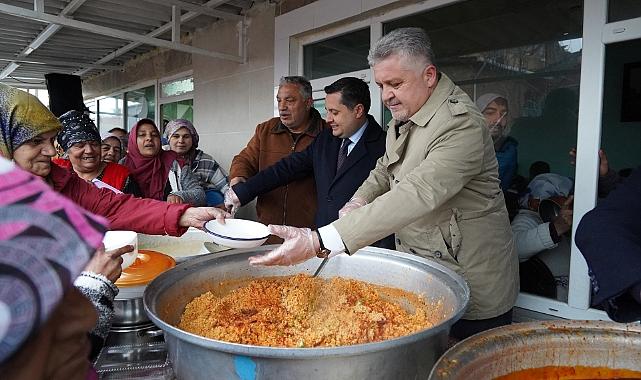 Başkan Gerenli vatandaşa yemek dağıttı