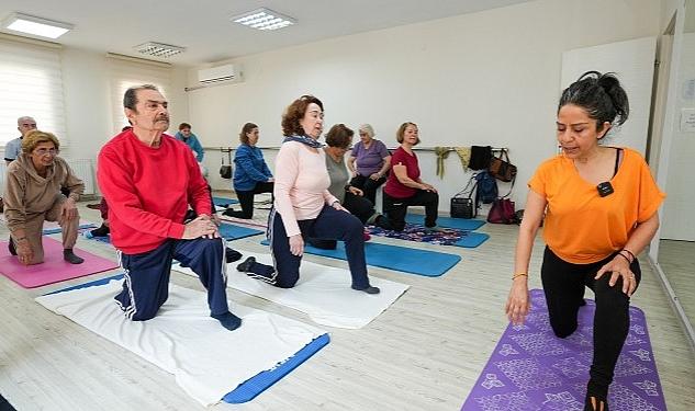 Gaziemir’in çınarlarına yogayla gençlik aşısı