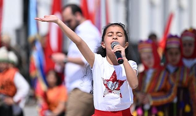 Kartepe Kent Meydanı’nda 23 Nisan Coşkusu