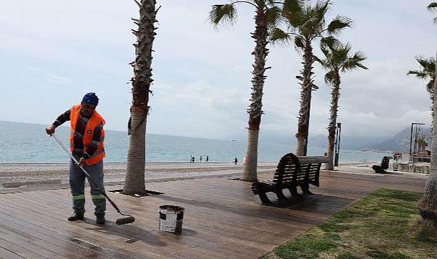 Konyaaltı Sahil Projesi’nde yaz sezonu hazırlığı başladı