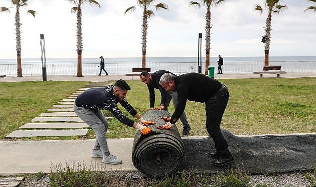 Konyaaltı Sahili’nde yürüyüş yolları yenileniyor