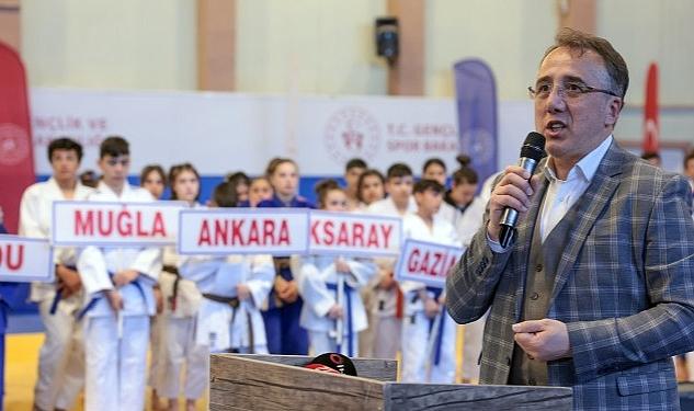 Nevşehir Belediye Başkanı Dr. Mehmet Savran, Okul Sporları Judo Yıldızlar Kız – Erkek Türkiye Birinciliği Müsabakaları açılış törenine katıldı