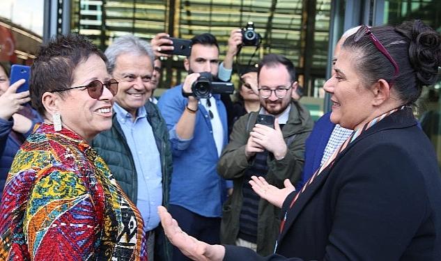 Ressam Abacıoğlu, Caz Dolu Resimlerle Aydın Büyükşehir Belediyesi Tekstil Park Sanat Galerisi’nde