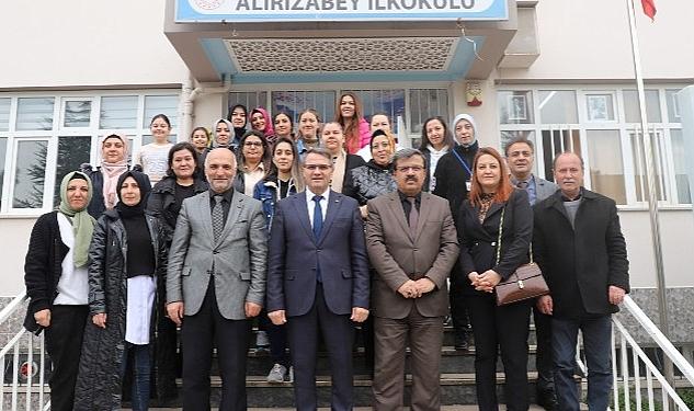 Yıldırım’lı minikler deprem bölgelerine 200 koli gıda yardımı yaptı.