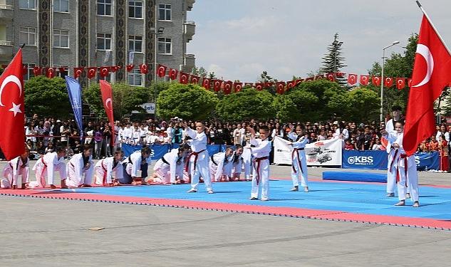 19 Mayıs Atatürk’ü Anma Gençlik ve Spor Bayramı tüm yurtta olduğu gibi Karaman’da da törenle kutlandı