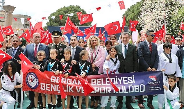 19 Mayıs Bergama’da törenle kutlandı