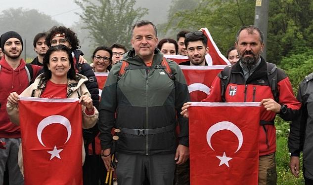 19 Mayıs’ı Uludağ’da yürüyüş yaparak kutladılar