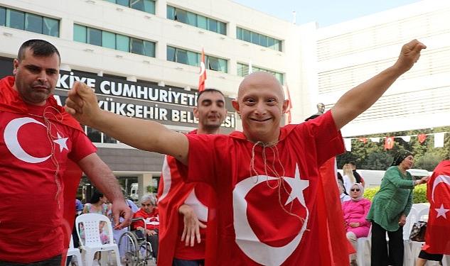 Antalya Büyükşehir’den özel gençlere davullu zurnalı asker uğurlaması