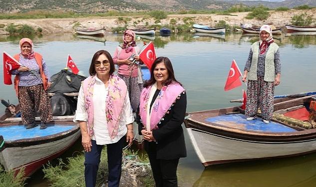 Aydın Büyükşehir Belediye Başkanı Özlem Çerçioğlu, 1 Mayıs Emek ve Dayanışma Günü’nde Sayın Selvi Kılıçdaroğlu ile birlikte emekçi kadınlarla buluştu.