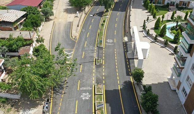 Aydın Büyükşehir Belediyesi, kent genelinde trafiği hızlandıran ve sürüş konforunu artıran çalışmalara hız kesmeden devam ediyor.